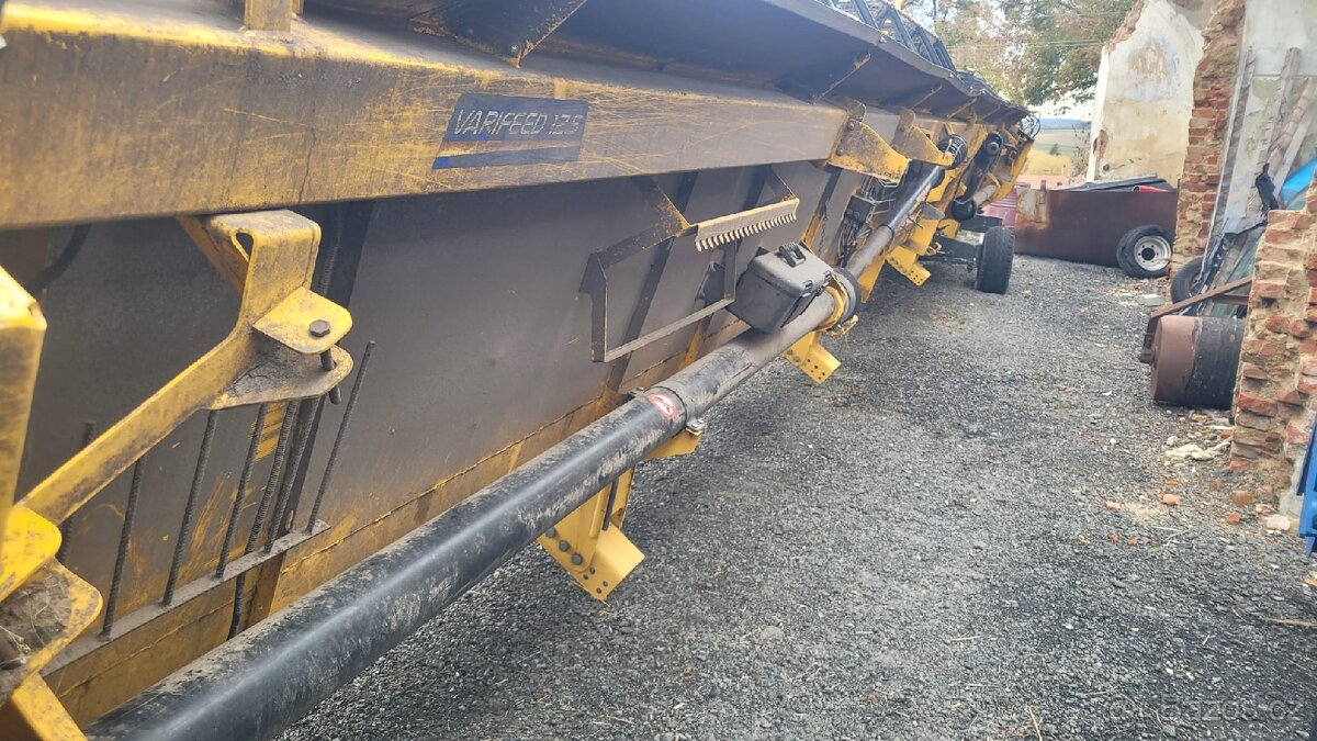 Kombajn New Holland CR 9.90 - 6