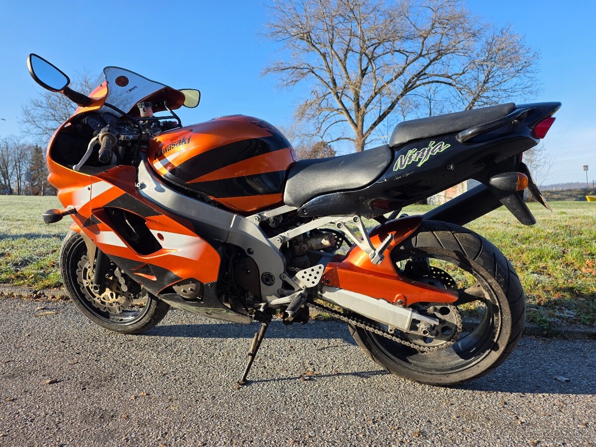Kawasaki ZX9R - 6