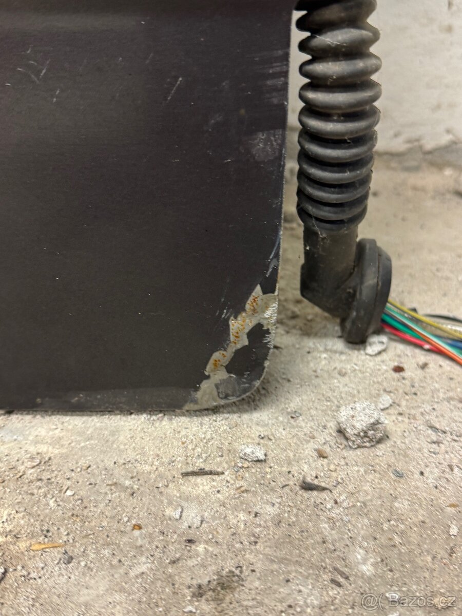 Suzuki Jimmy, zadní 5. (páté) dveře - 6