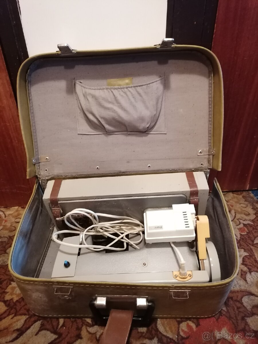 Starožitný šicí stroj - 6