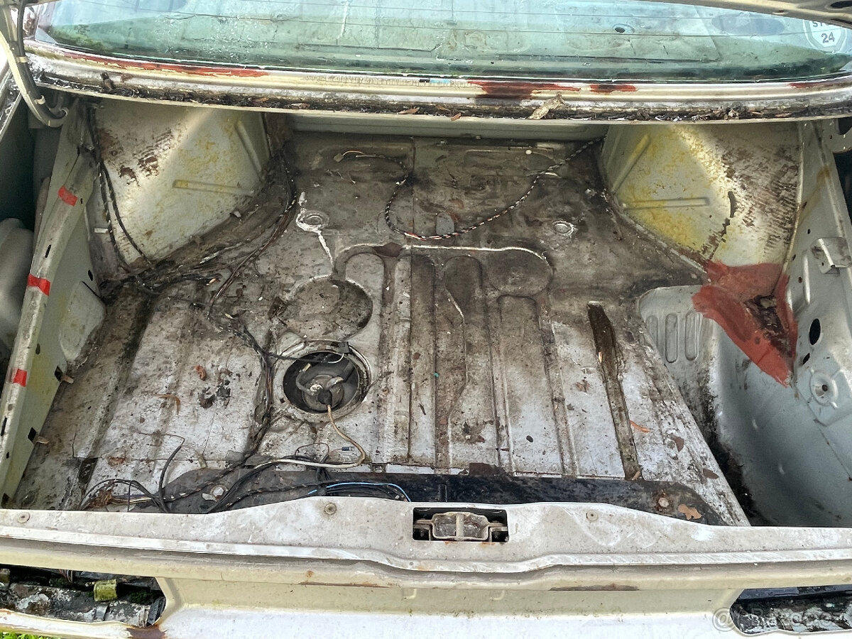 BMW 728 i E23 automat na díly cele auto - 6