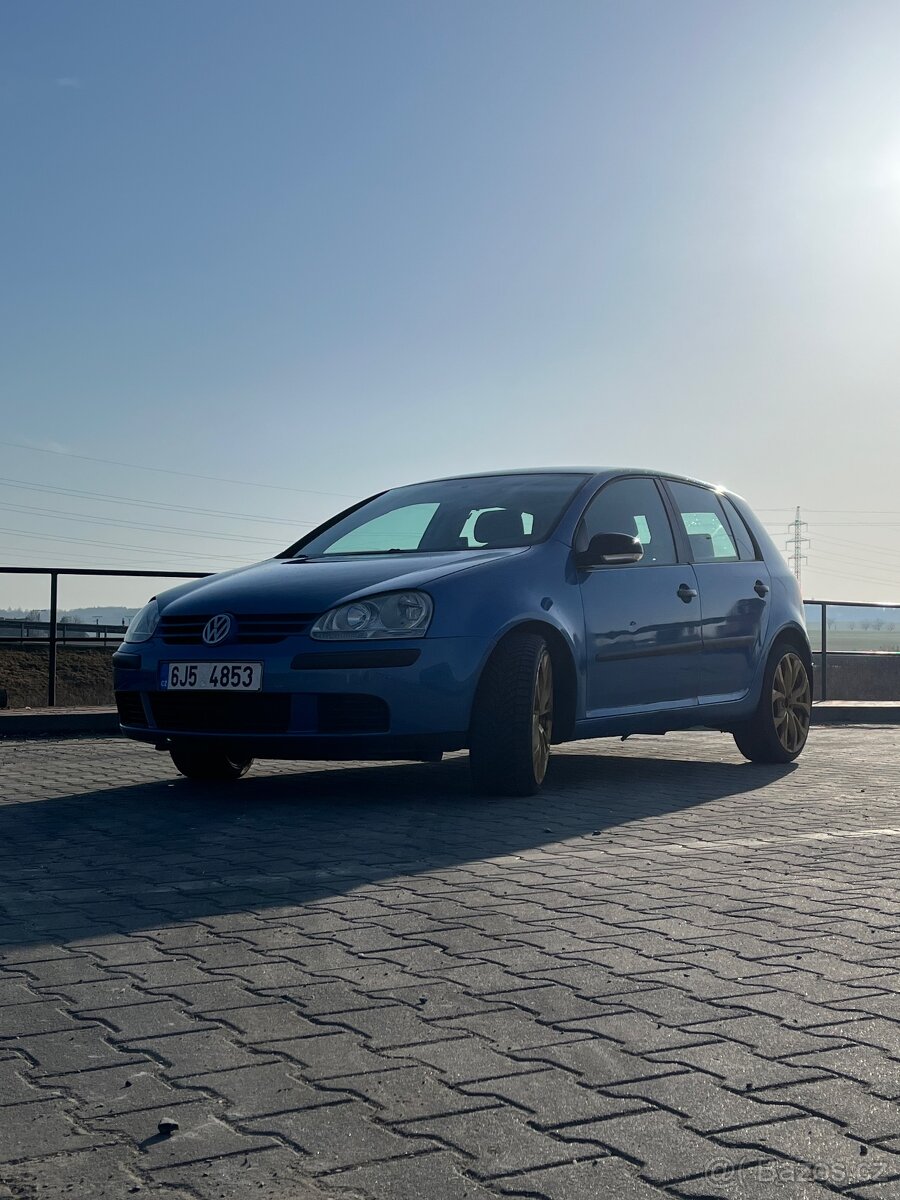 Volkswagen Golf - 6