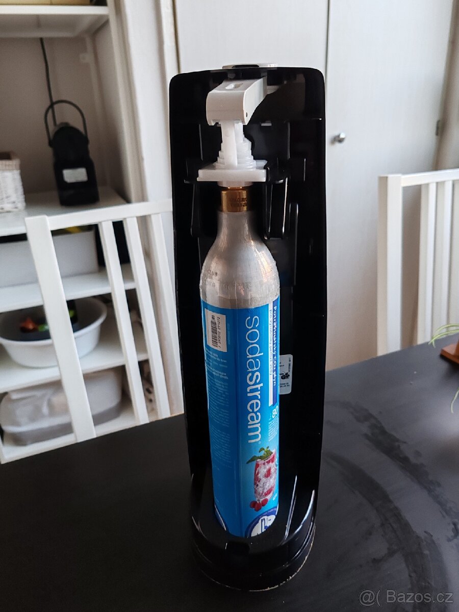 Výrobník Sodastream+lahev+ prázdná bomba CO2 - 6