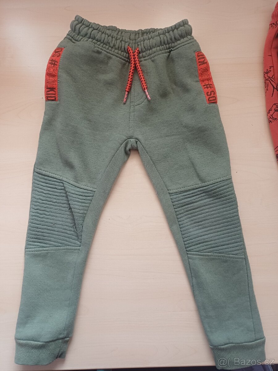 6 x tepláky vel. 98 a 104 - 6