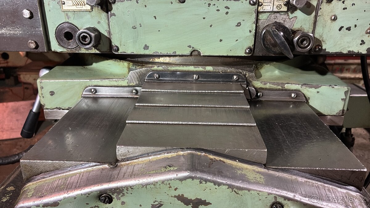 Univerzální frézka Stanko 6T82-1 - 6