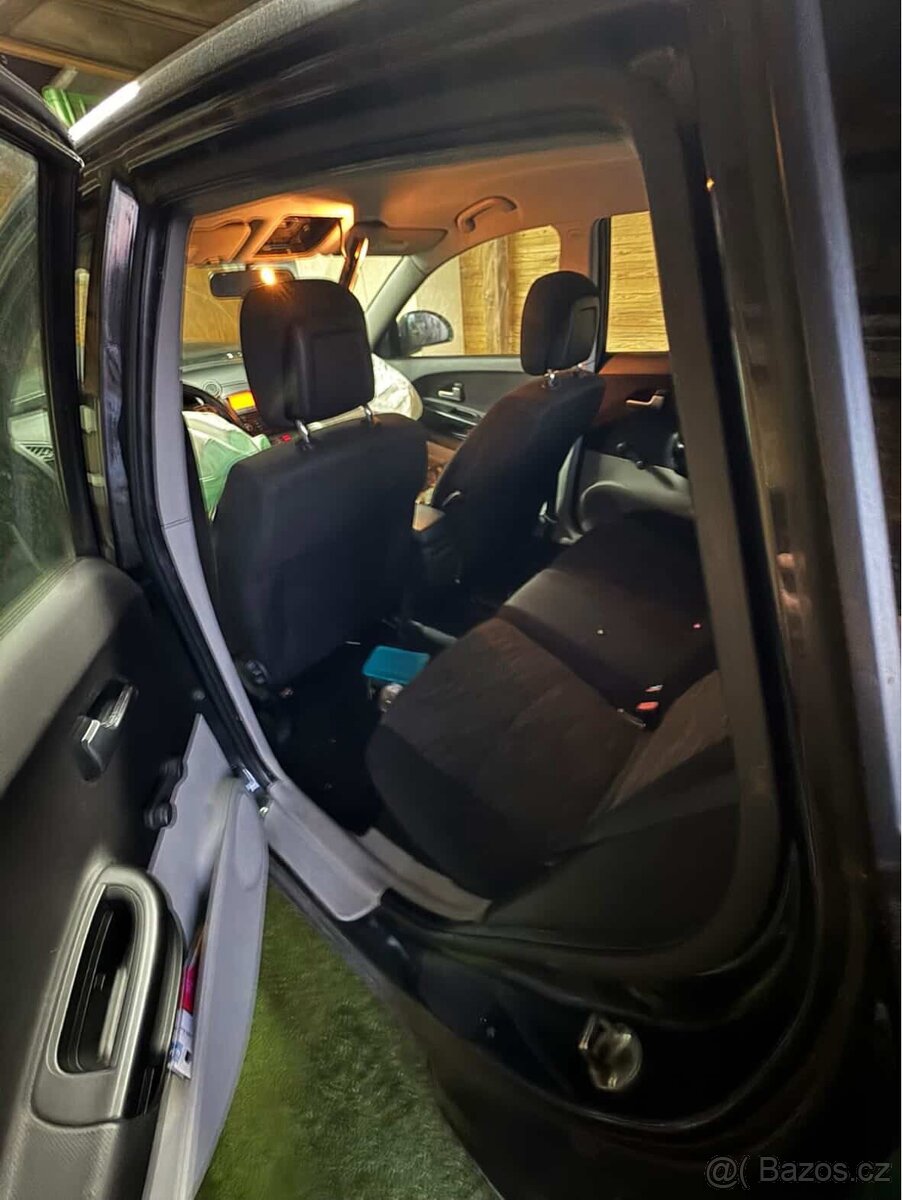 Prodám havarované Kia Ceed 2007 1.6 CRDi - 6