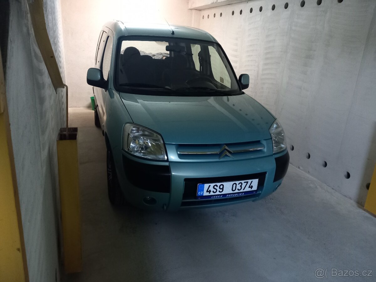 Pronájem garaže Kobylisy hlídaná čistá s 220v - 6