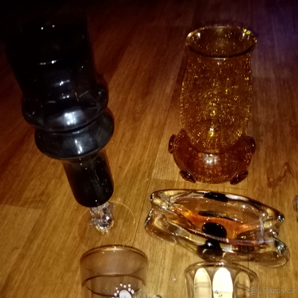 Prodám různé staré české sklo -vázy ,mísy,poháry,fajfky,hrnk - 6