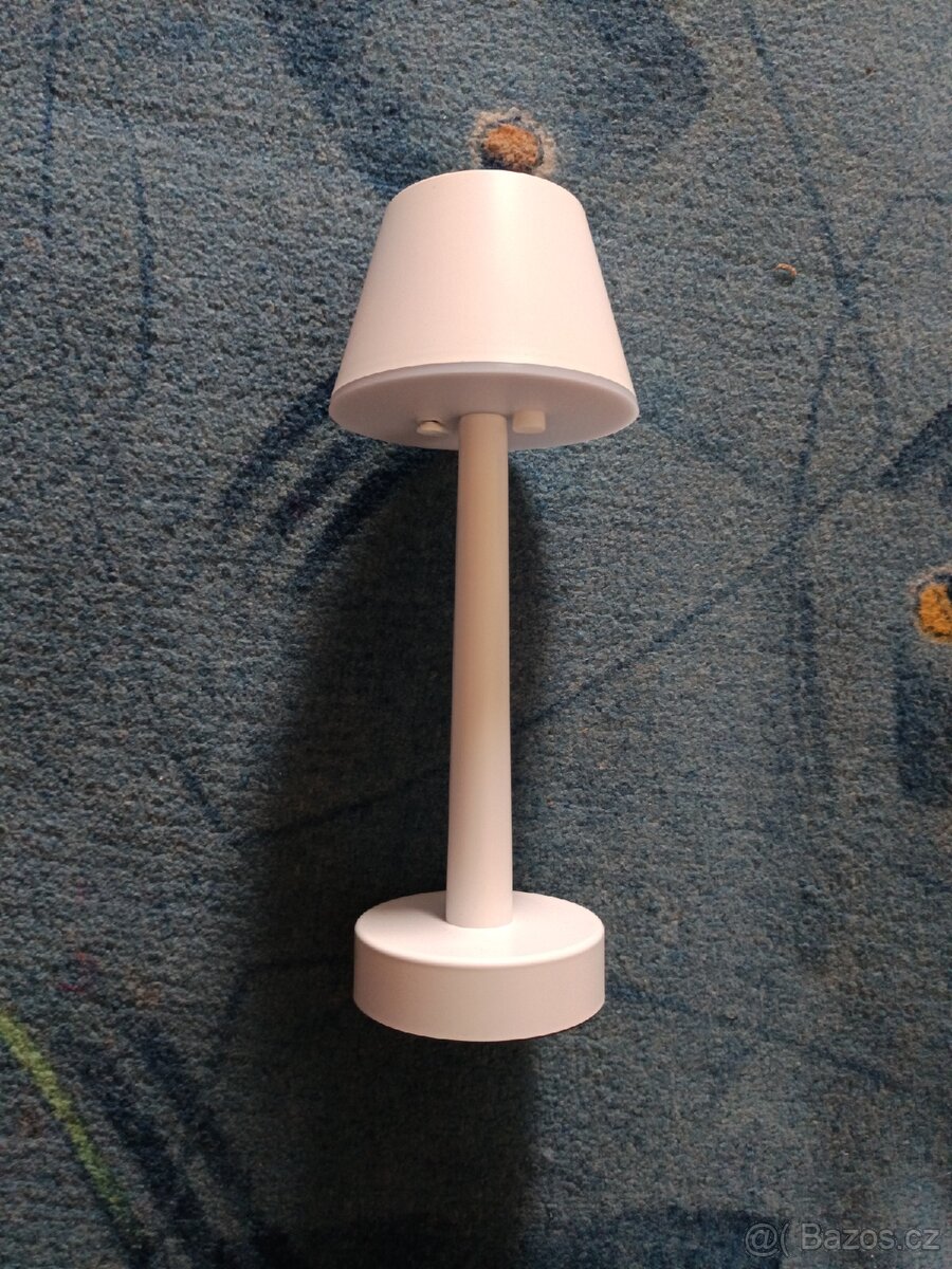 Minimalistická RGB LED lampa - 6