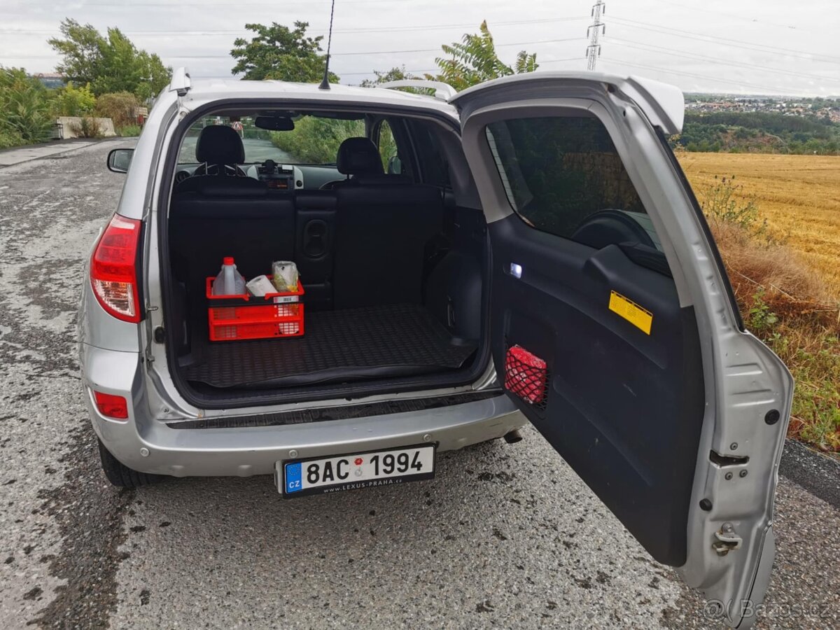 Prodám Toyota Rav 4 mk3 2.0 112KW automat - 6