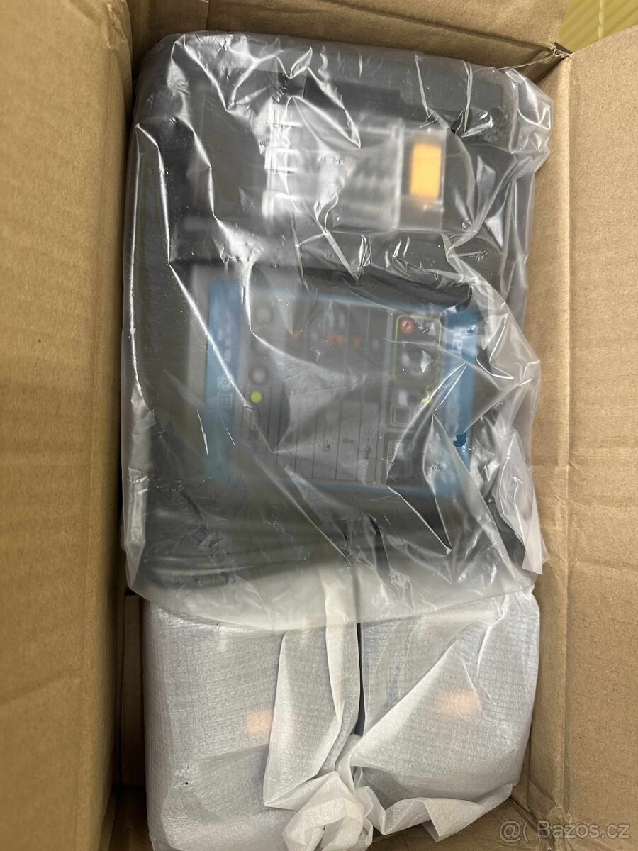 (543) Nabíječka + 2× baterie 18V 8. - 6