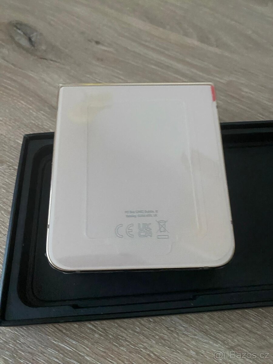 Samsung Galaxy Flip 4 256GB - 6