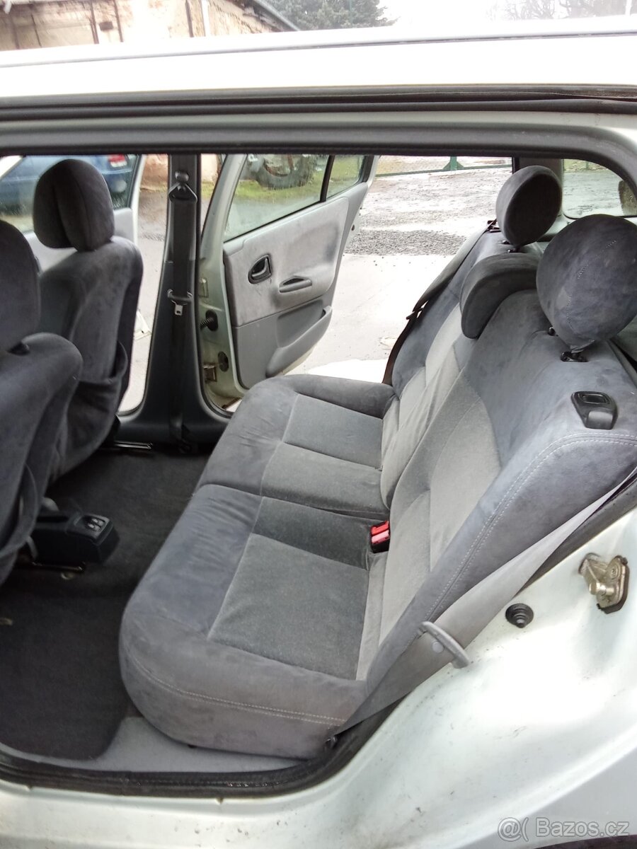 Renault Megané 1.6 16v Grandtour - 6