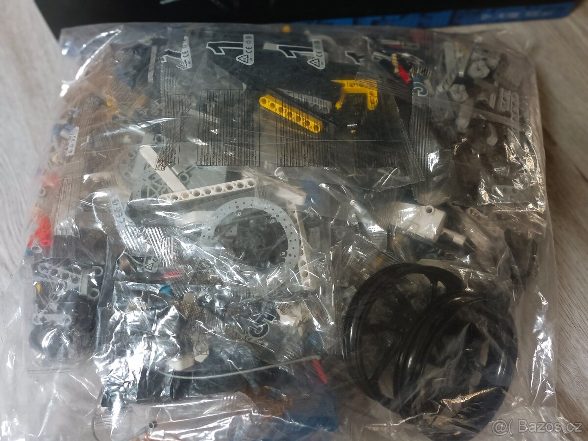 model TECHNIC - BMW M1000RR - 6