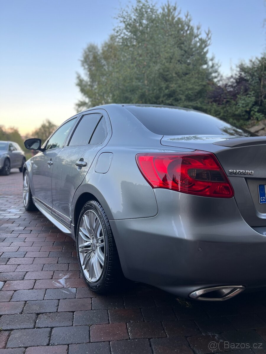 SUZUKI KIZASHI 2.4 4WD - 6
