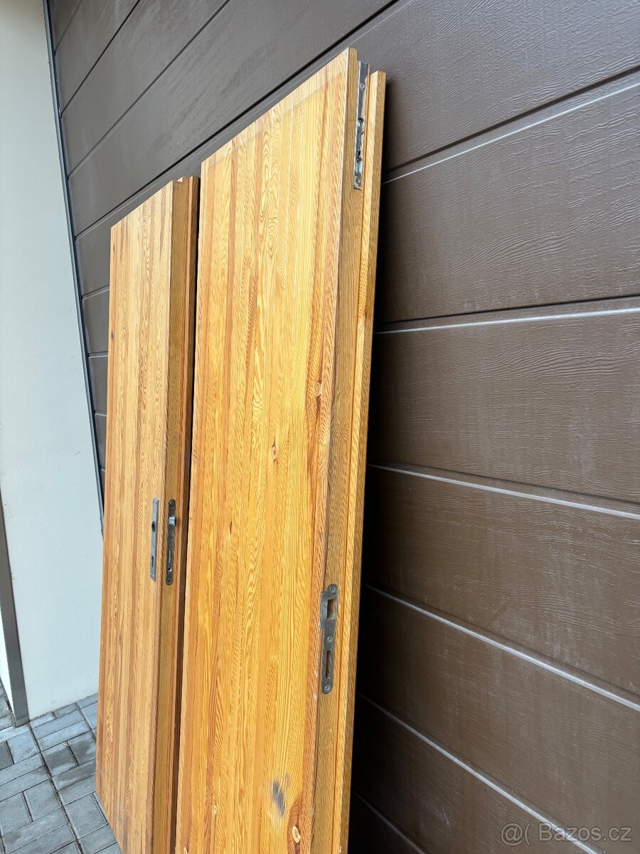 Prodám dvoukřídlé dřevěné dveře - smrk - 6