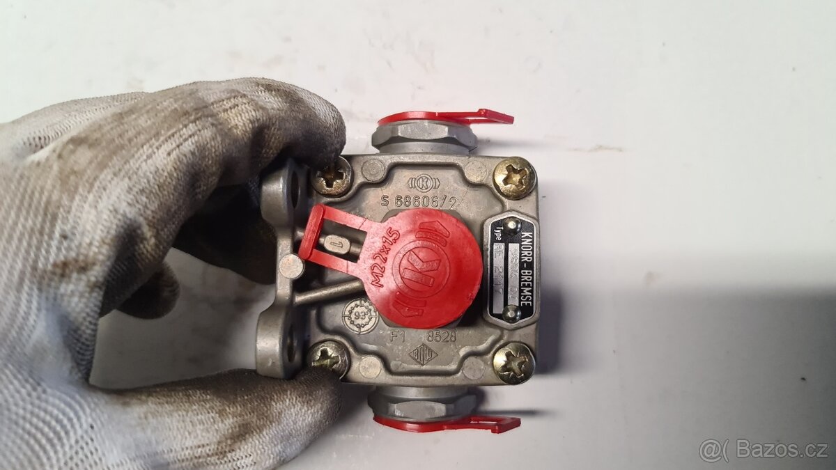 Reléový ventil KNORR-BREMSE 9503 04 Type RE 2117 - 6