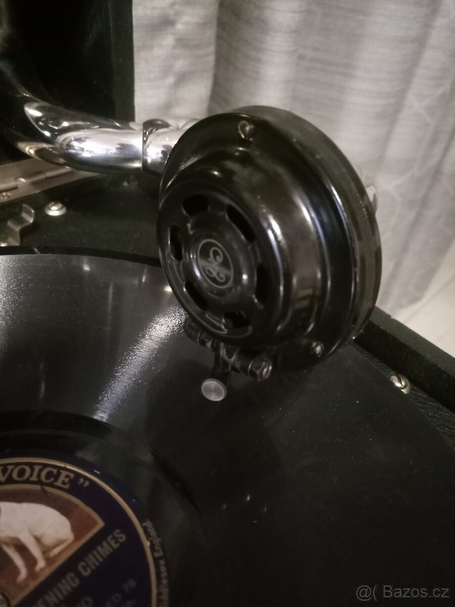 Kufříkový gramofon "Parlophone" - 6