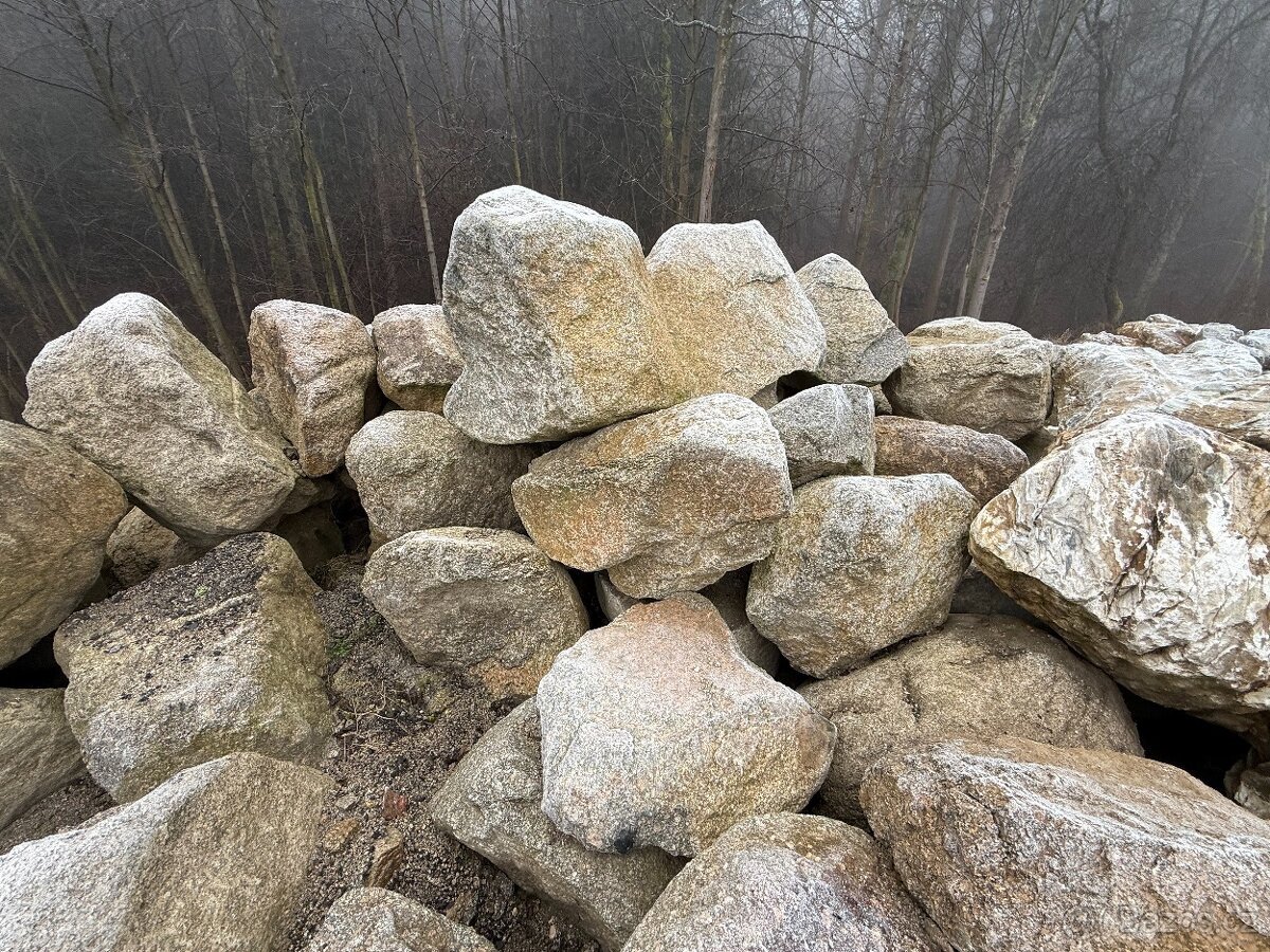 Kamen okrasny,totem-male,velke - 6