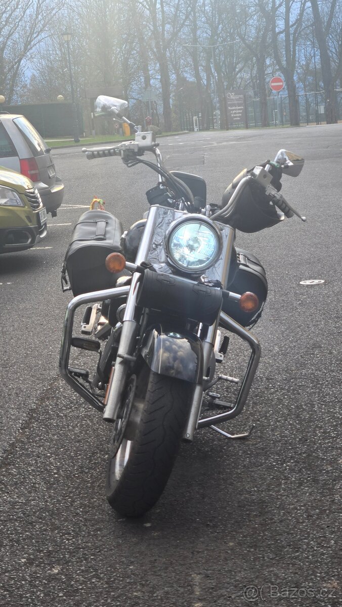Suzuki Intruder - 6