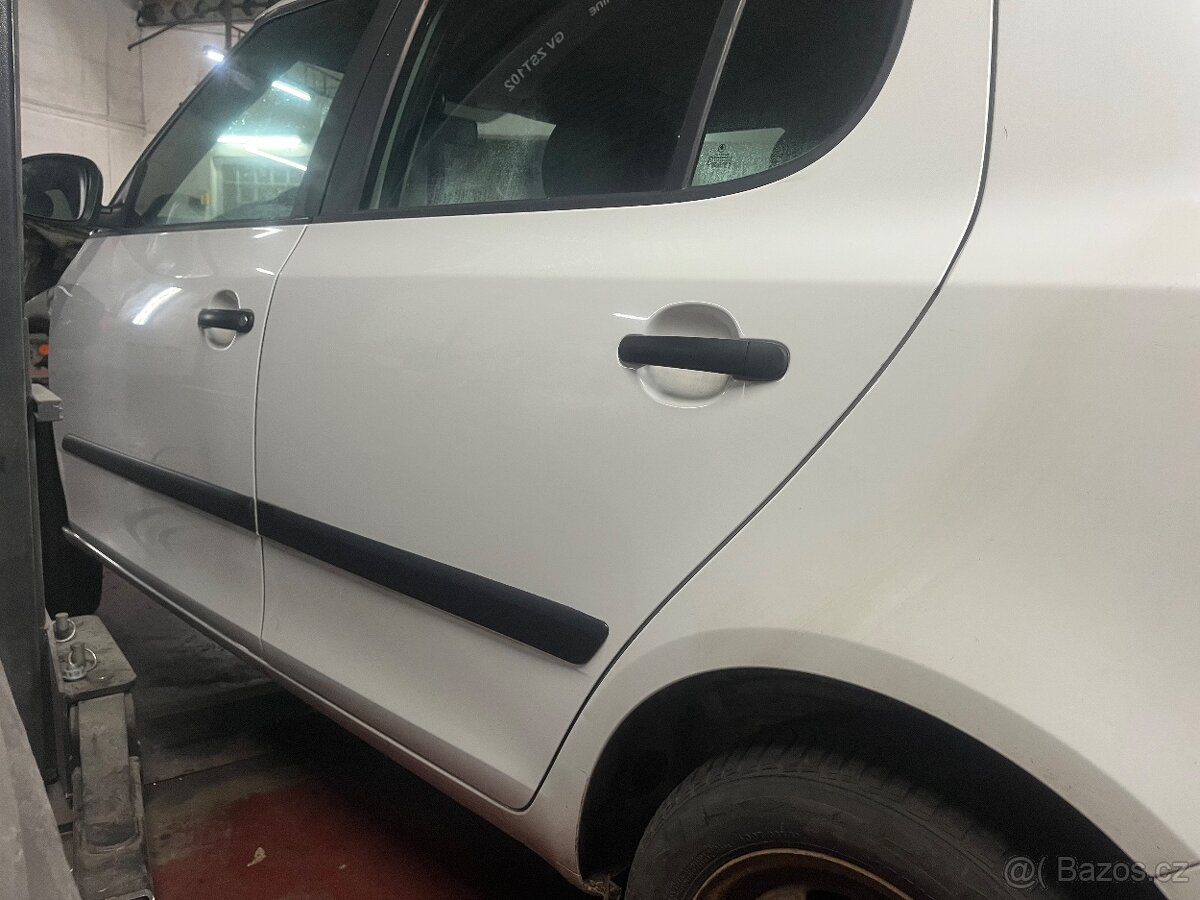 Škoda Fabia 2 HB krátká LF9E 9P9P 1026 dveře nárazník - 6