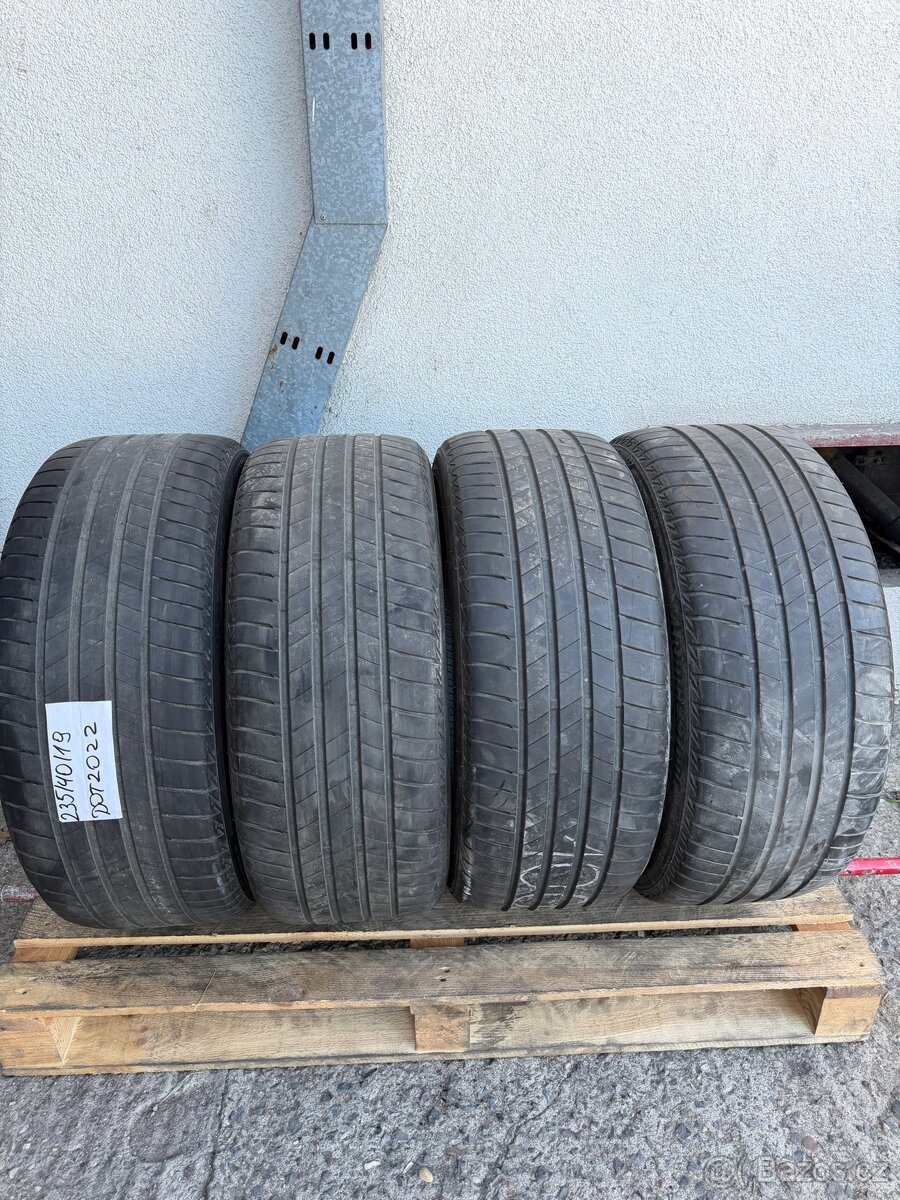235/40/19 letni - 6