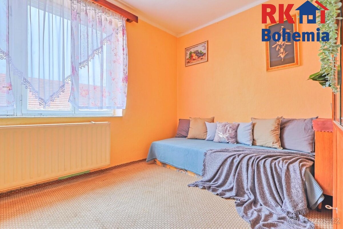 Nabízím k prodeji 2 rodinné domy s velkým pozemkem v obci By - 6