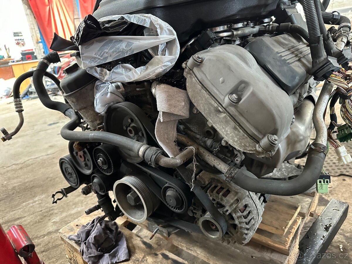 BMW S65B40A motor M3 E90 E92 E93 - 6