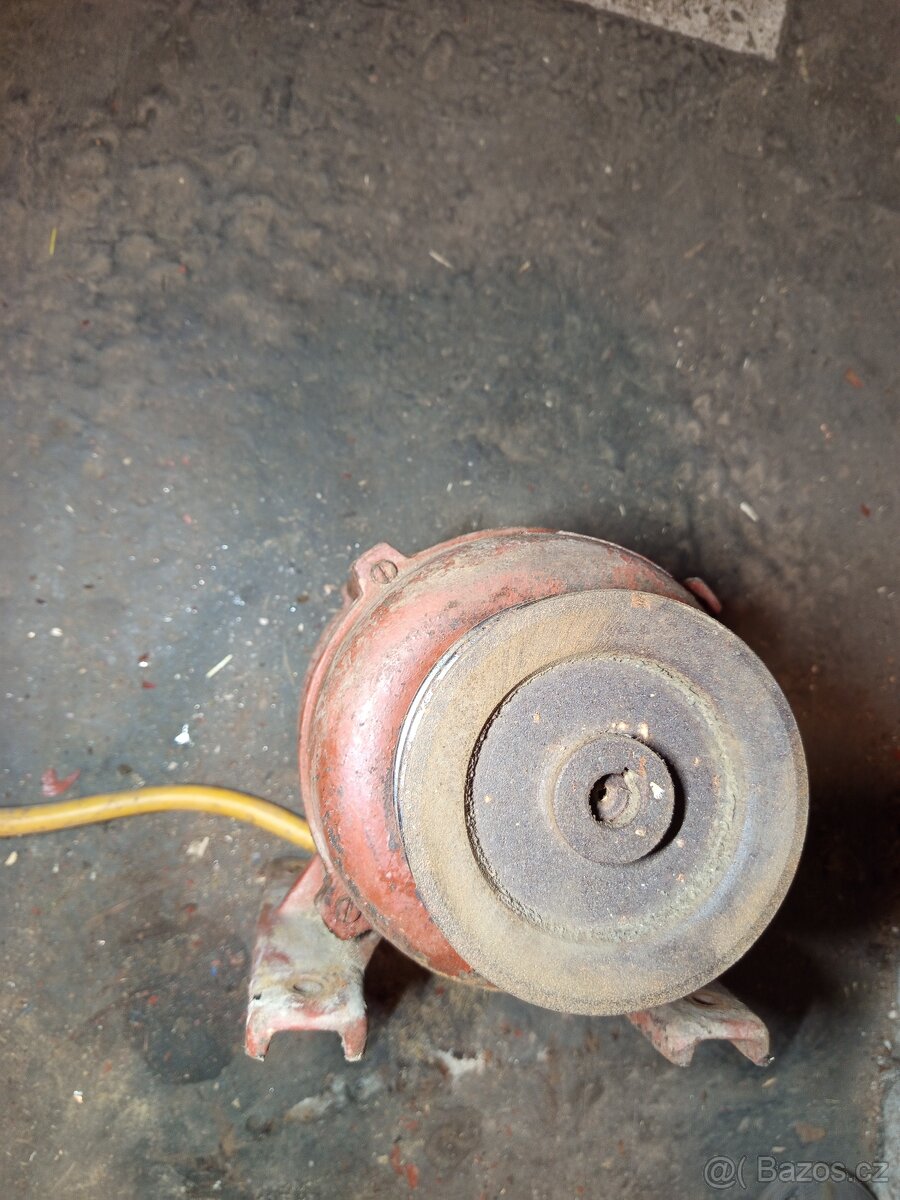 Starý elektromotor Škoda - 6