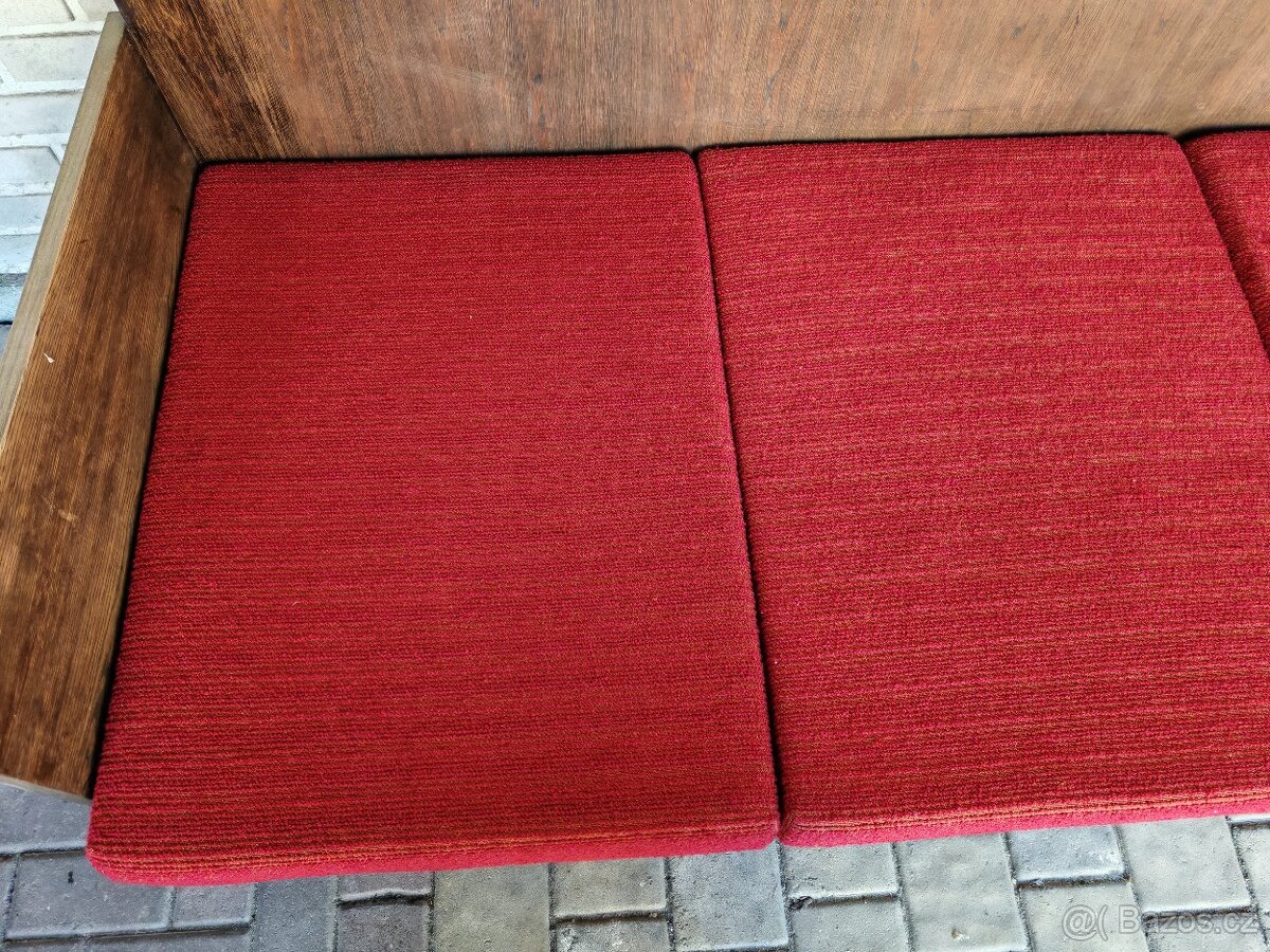 Červený retro gauč - 6