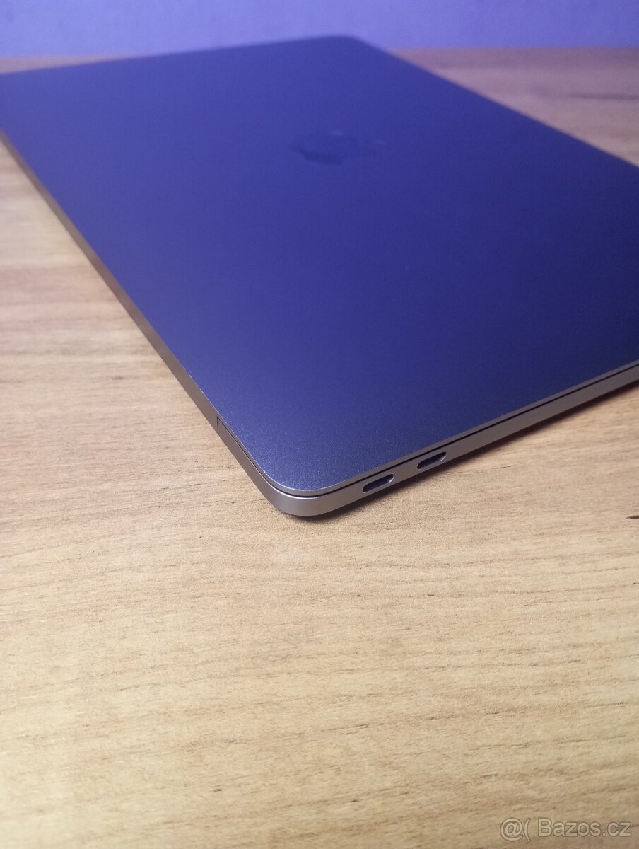 MacBook Pro 13” (2017) – Intel i5 | 8 GB RAM | 256 GB SSD - 6