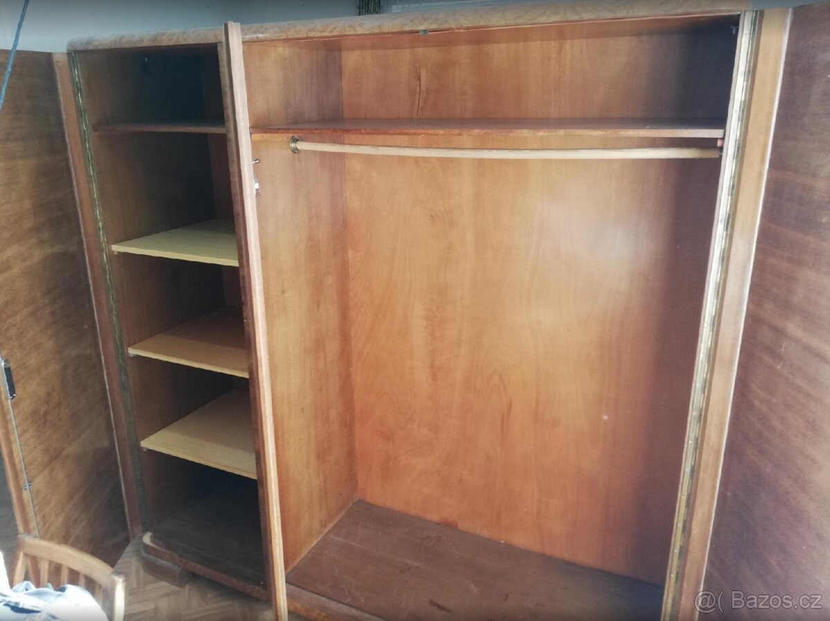 prodám skříně (starožitné) - 6