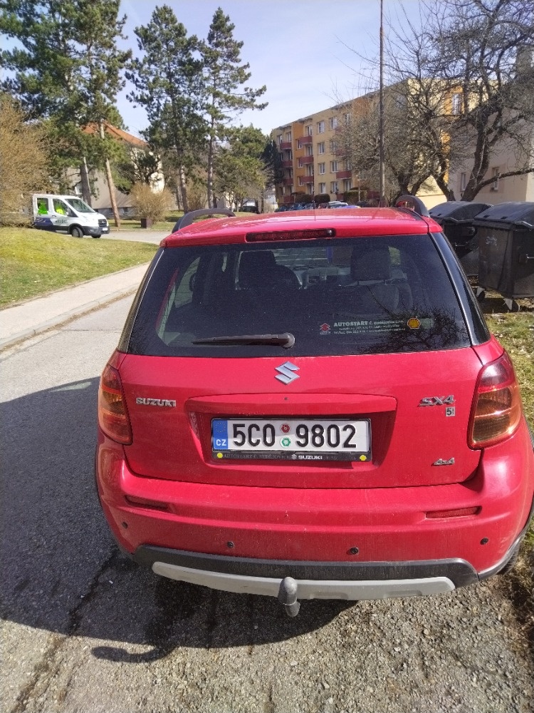 Prodám červené Suzuki SX4 - 6