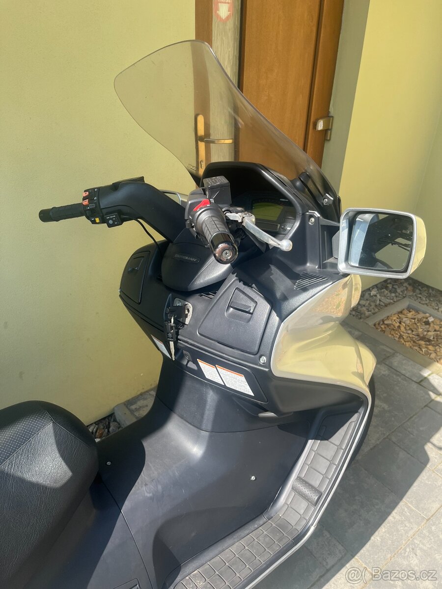 Suzuki 650 Burgman - 6