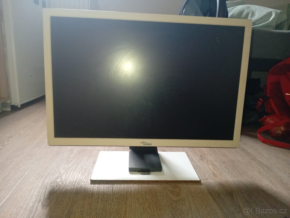 Prodám dva starší LCD monitory - 6