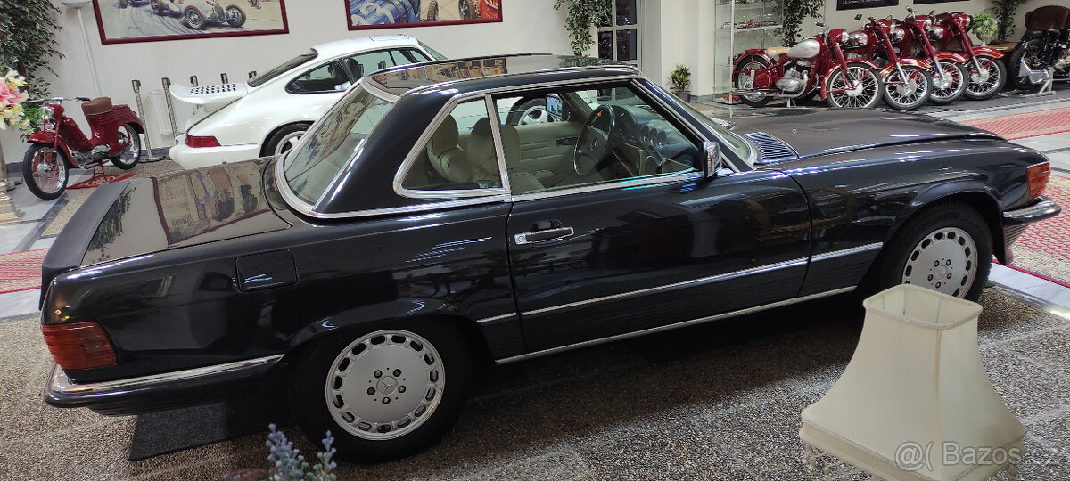 Mercedes-Benz SL R107 560 - 6