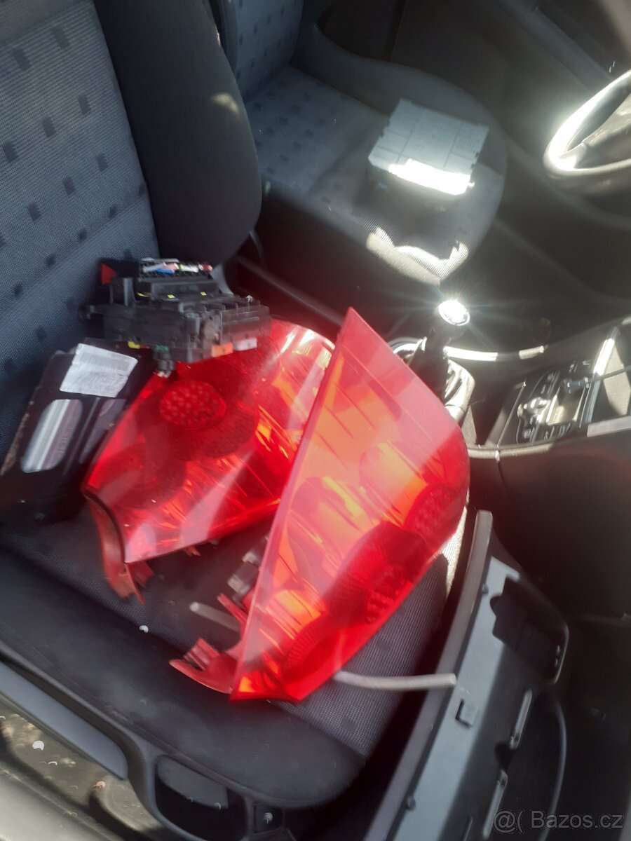 Peugeot 307 sw 1,6hdi 7míst - 6