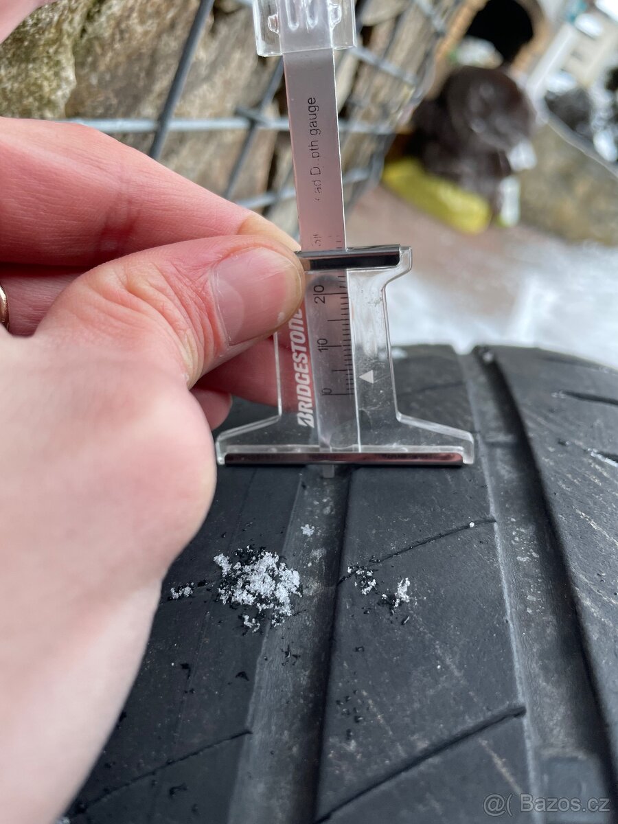 VW Springfield R18, letní Bridgestone 255/45 Multivan - 6