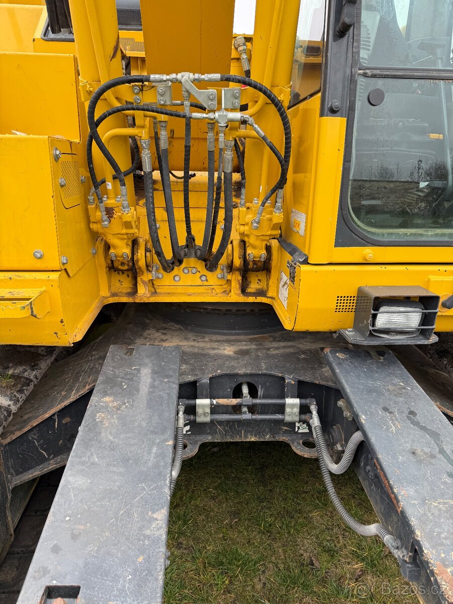 Pásový bagr Komatsu - 6