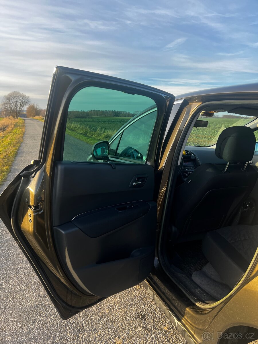 Peugeot 3008 • 1.6 HDi • 82 kW • 2012 - 6