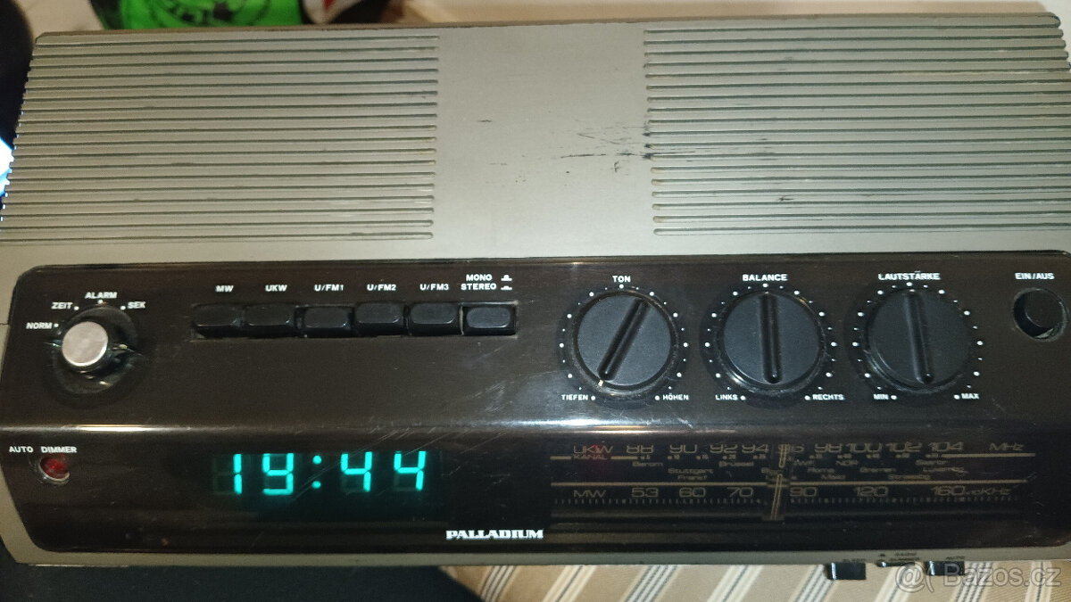 Prodám rádio budík Zn.Palladium - 6