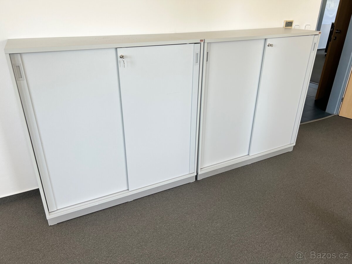 Vybavení kancelaře, nabytek, monitory, kavovary atd - 6