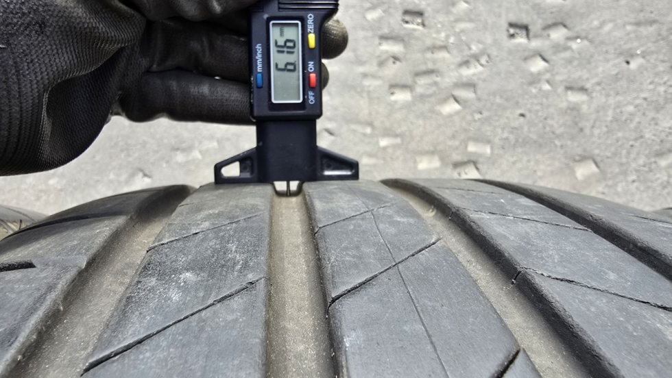 Letní pneu 255/40/20 Bridgestone - 6