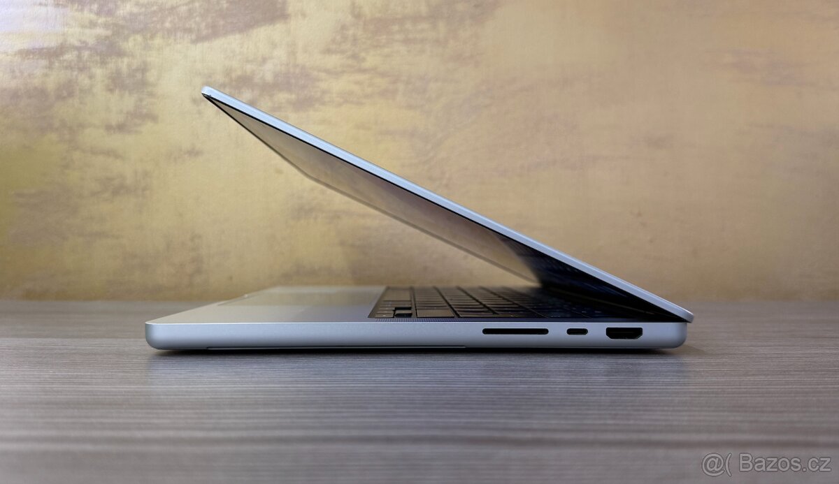 MacBook Pro 14" M1 Pro 16GB 512GB - kompletní balení - 6
