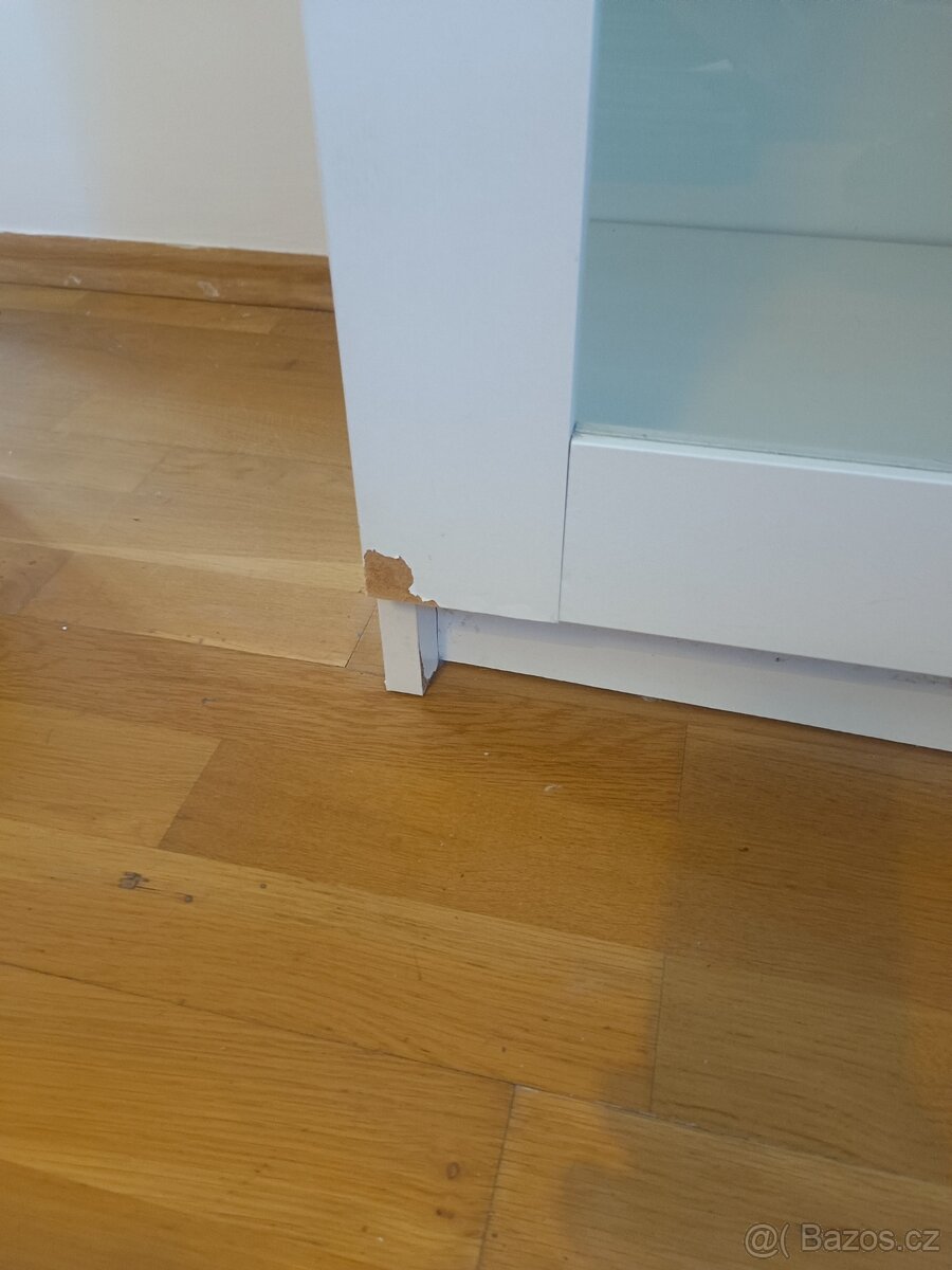 Prosklená knihovna - vitrína - 6