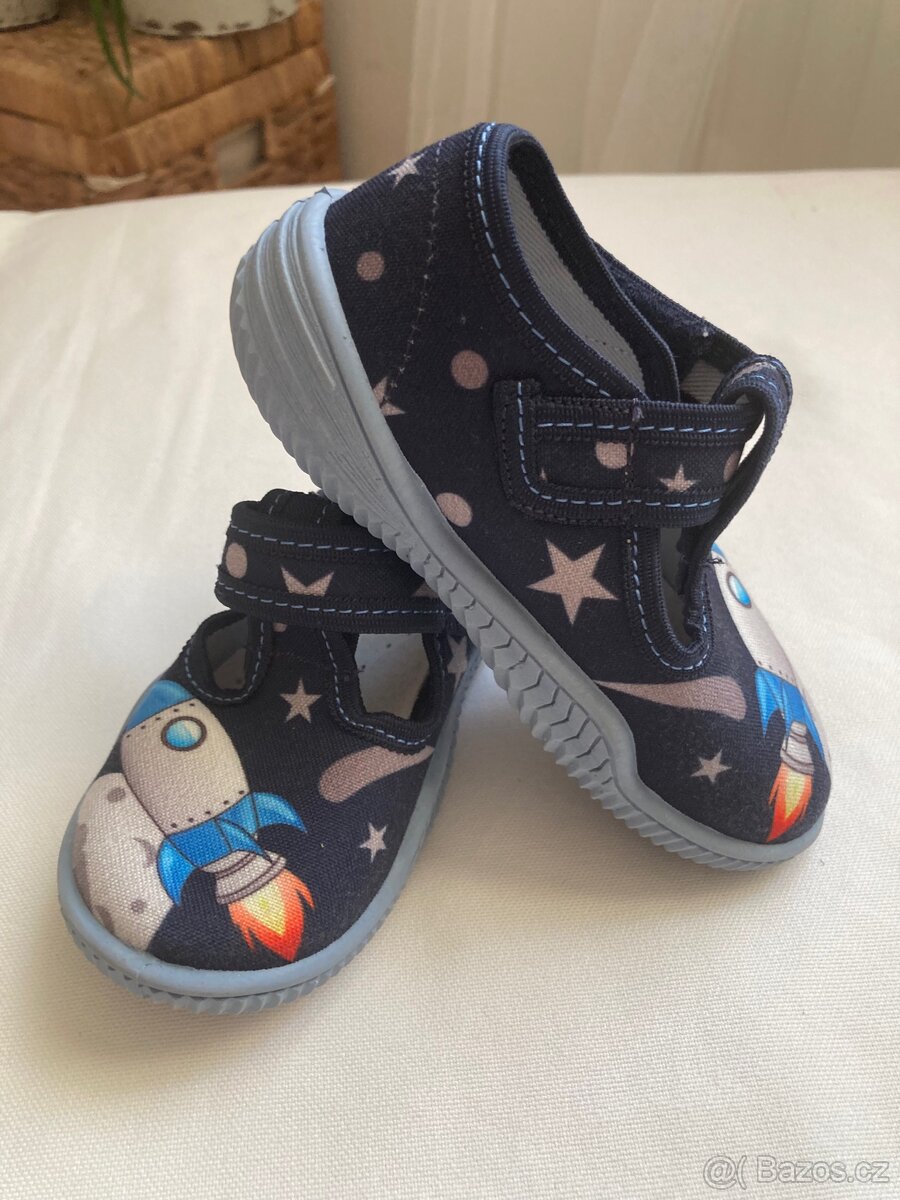 Boticky pro kluka - pláťenky, papučky, ´kroksy ´ - vel. - 6