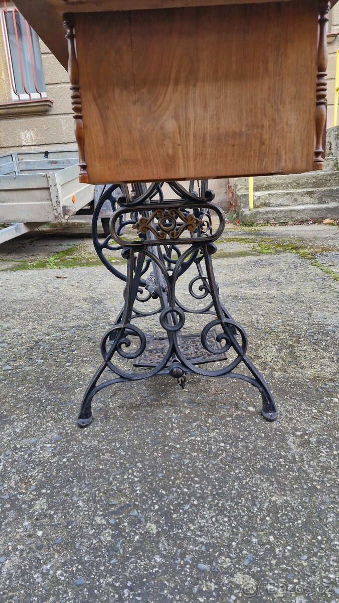 STARÝ ŠICÍ STROJ - 6