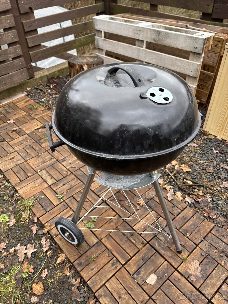 Grill na dřevěné uhlí - 6