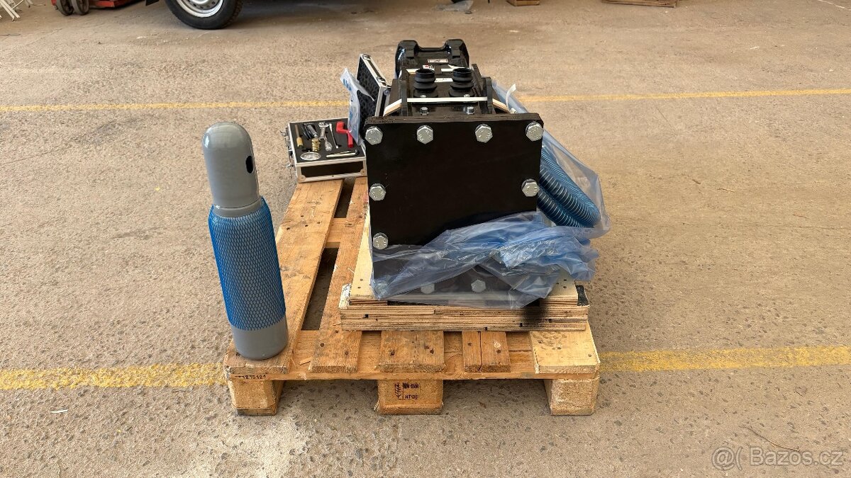 Bourací kladivo - BK HAMMER 680 pro rýpadla 4 - 8 tuny - 6