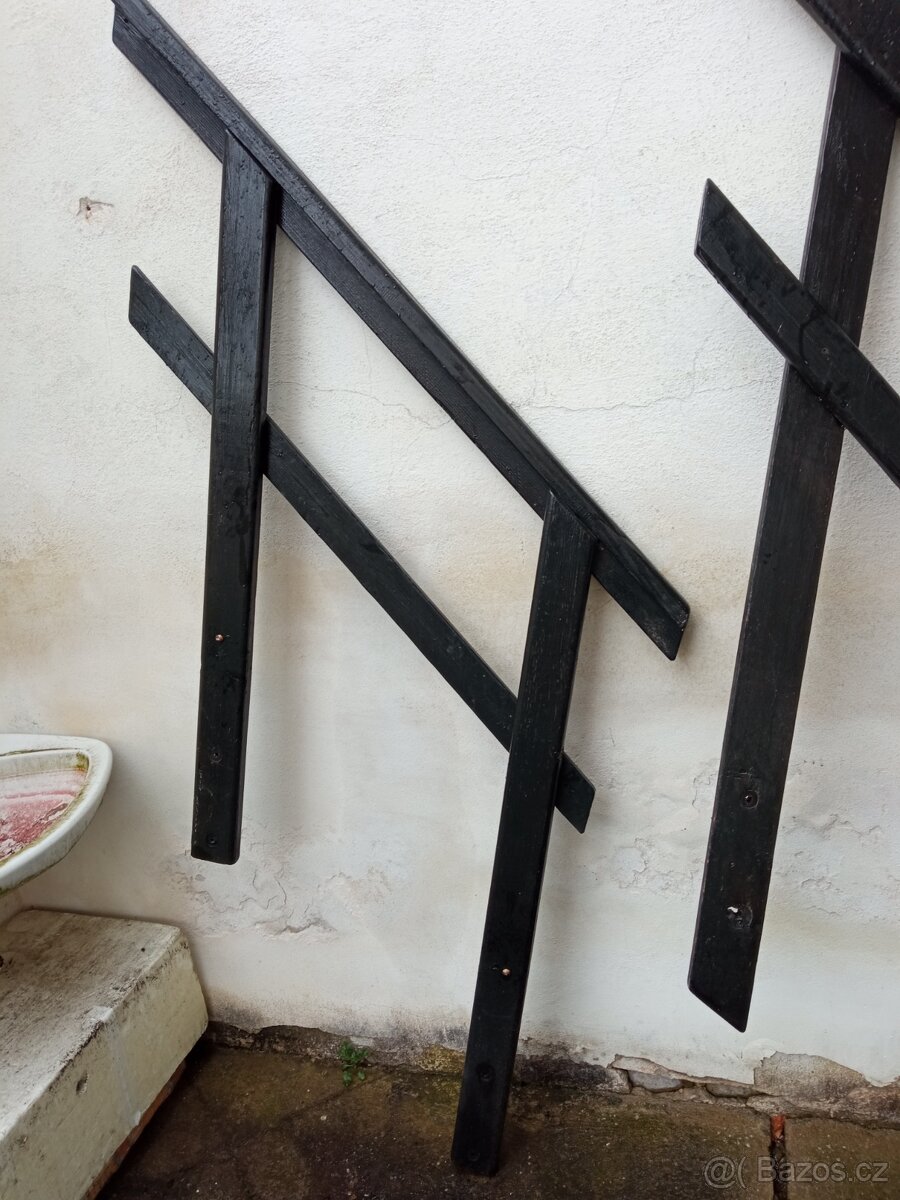 Dřevěné zábradlí ke schodišti. Masivní - 6
